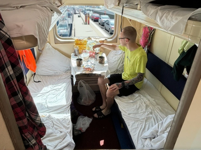 Платите за купе, но спите у туалета: где в поезде РЖД лучше не брать место